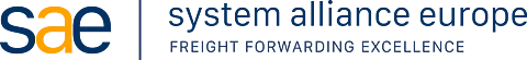 Logo mit dem Schriftzug „sae system alliance europe“ in blauer und orangefarbener Schrift auf weißem Hintergrund. Rechts daneben steht der Slogan „Freight Forwarding Excellence“ in Großbuchstaben. Eine vertikale Linie trennt das Kürzel „sae“ vom restlichen Text.